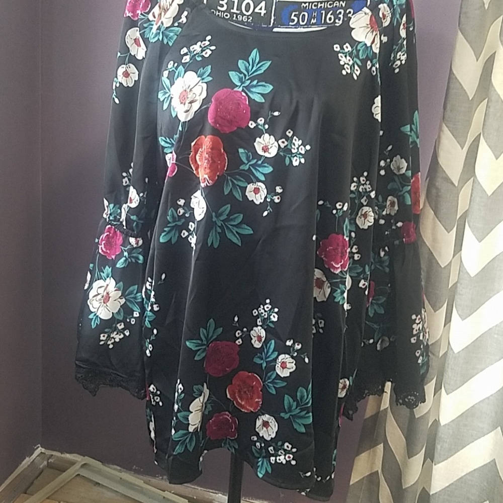 NWT Wild about Flowers satin top